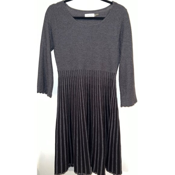 Calvin Klein Dark Gray Textured Knit Dress With Pleated Skirt Size Medium - Picture 1 of 3